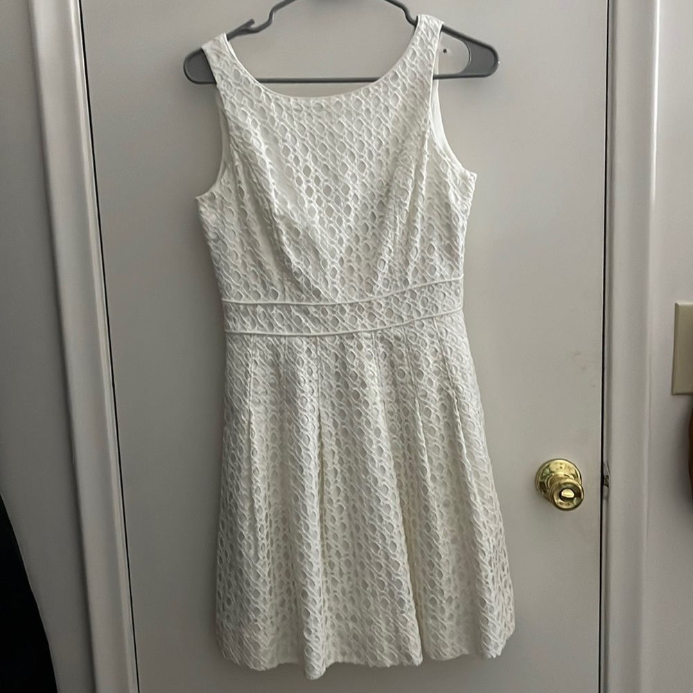 White House Black Market Size 2